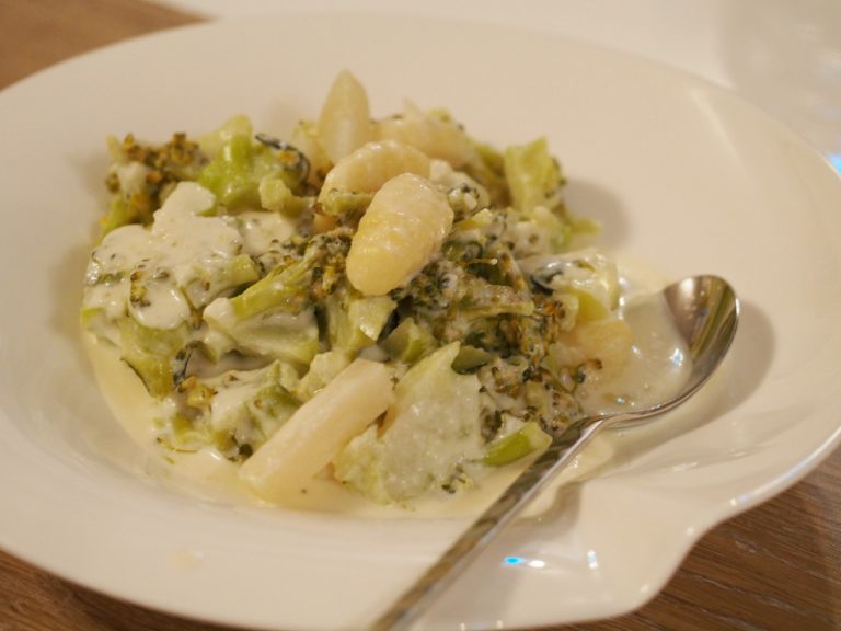 Gnocchi mit Brokkoli, Kohlrabi und Gorgonzolasauce (4 Portionen ... Gnocchi mit Brokkoli, Kohlrabi und Gorgonzolasauce (4 Portionen ...