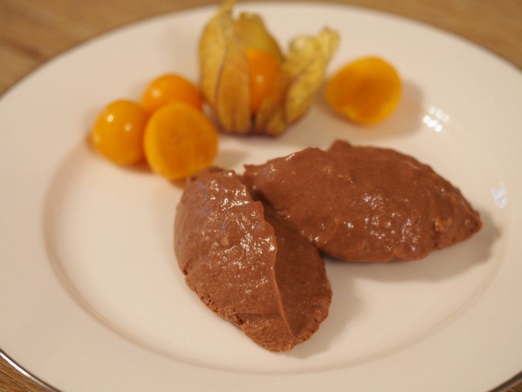Schokoladenmousse aus Kamelmilchschokolade