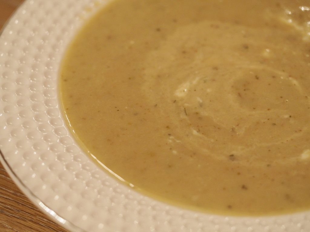 Maronencremesuppe mit Apfel