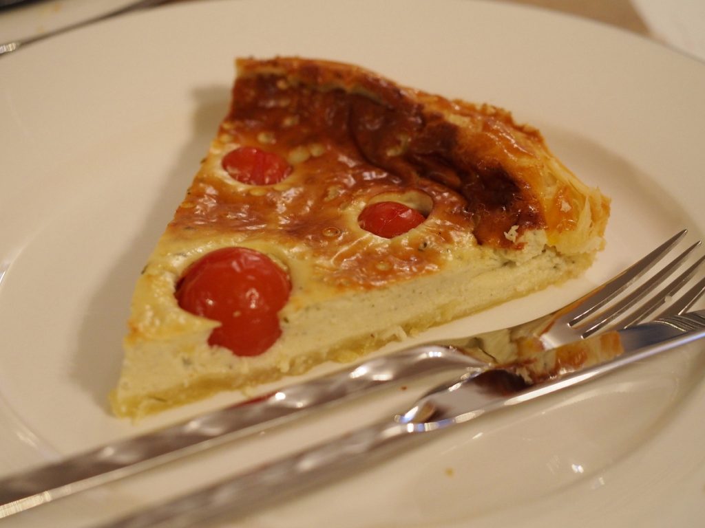 Gorgonzola Tarte mit Tomaten
