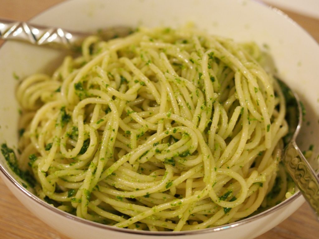 Spaghetti mit Pesto