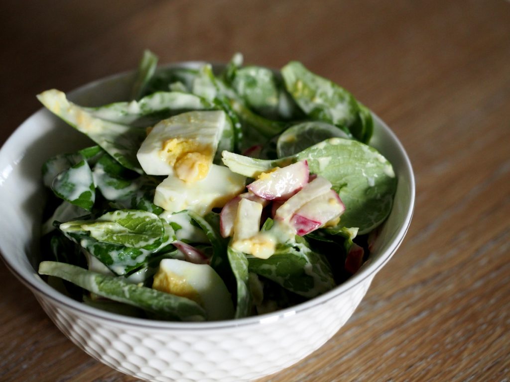 Salat mit Eier und Feldsalat