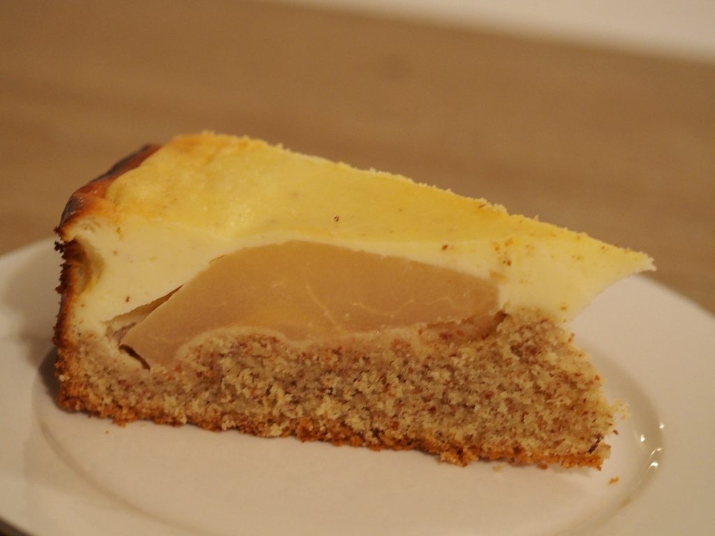 Mandel-Käsekuchen mit Birnen
