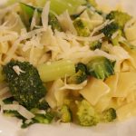 Pasta Alfredo mit Brokkoli und Pakchoi