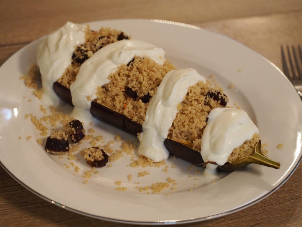 Aubergine mit Dattel-Mandel Couscous