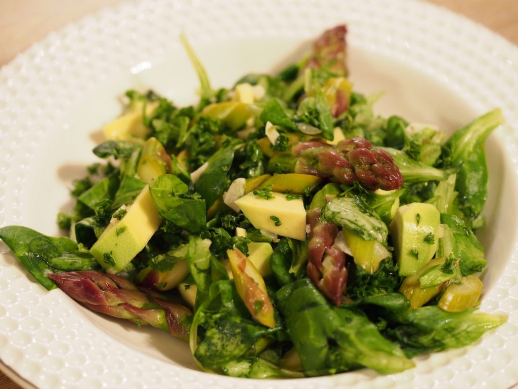 Spargel-Salat mit Avocado