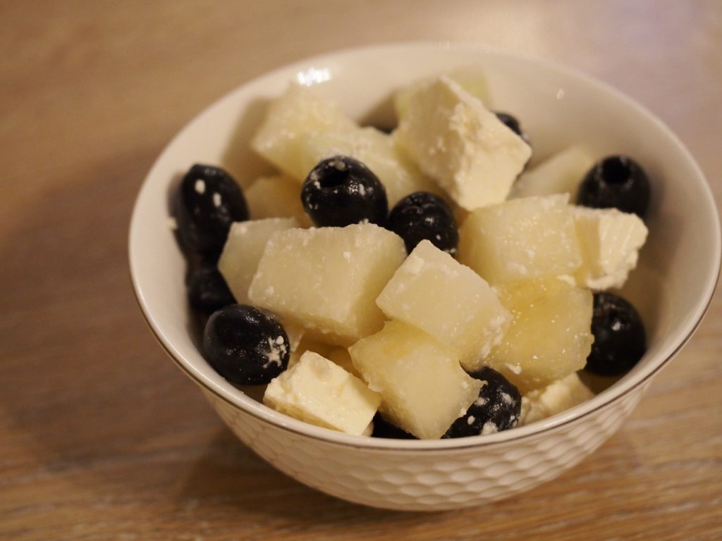 Melonensalat mit Feta und Oliven
