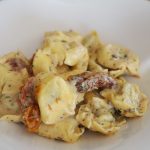Tortellini mit getrockenten Tomaten und Mozzarella