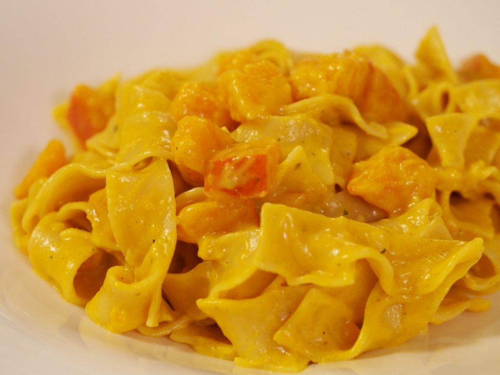 Pasta mit Kürbis-Käse Sauce