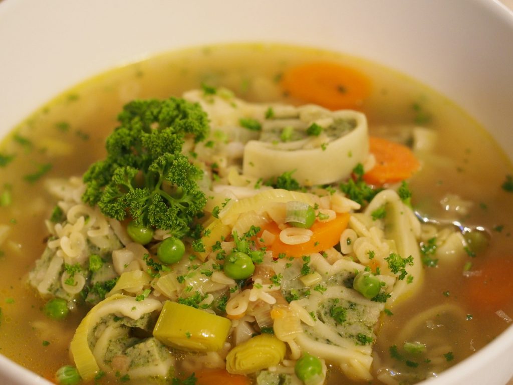 Buchstabensuppe mit Maultaschen
