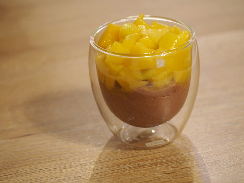 veganes Schokomousse mit Mango