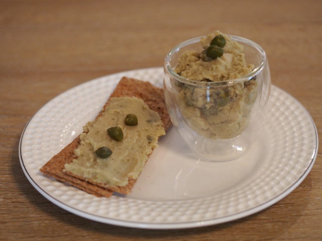 Bohnen-Kapern Creme als Brotaufstrich