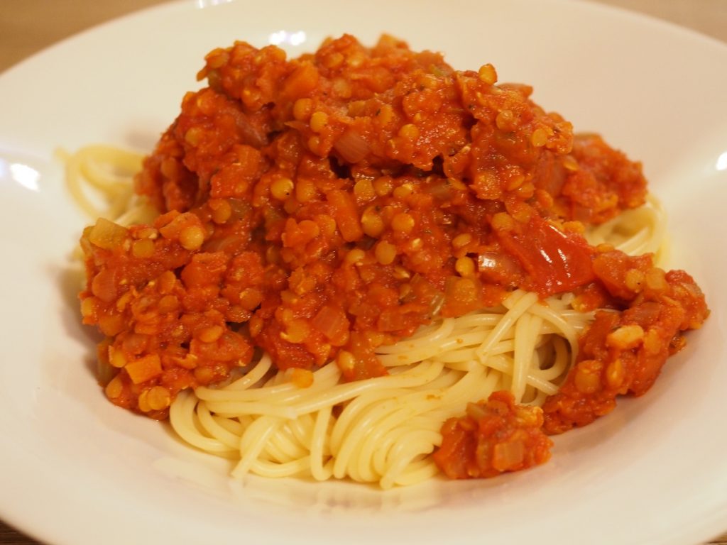 Linsenbolognese mit Spaghetti