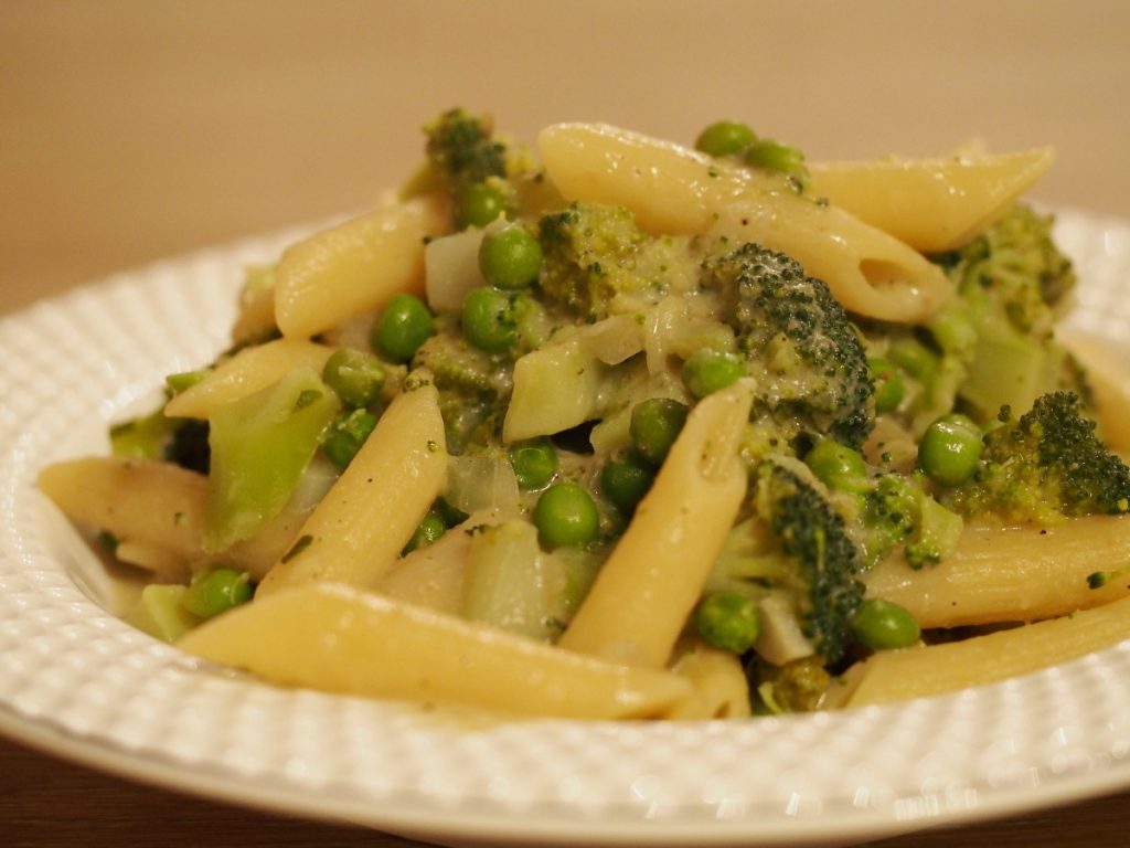 Pasta mit Brokkoli und Erbsen