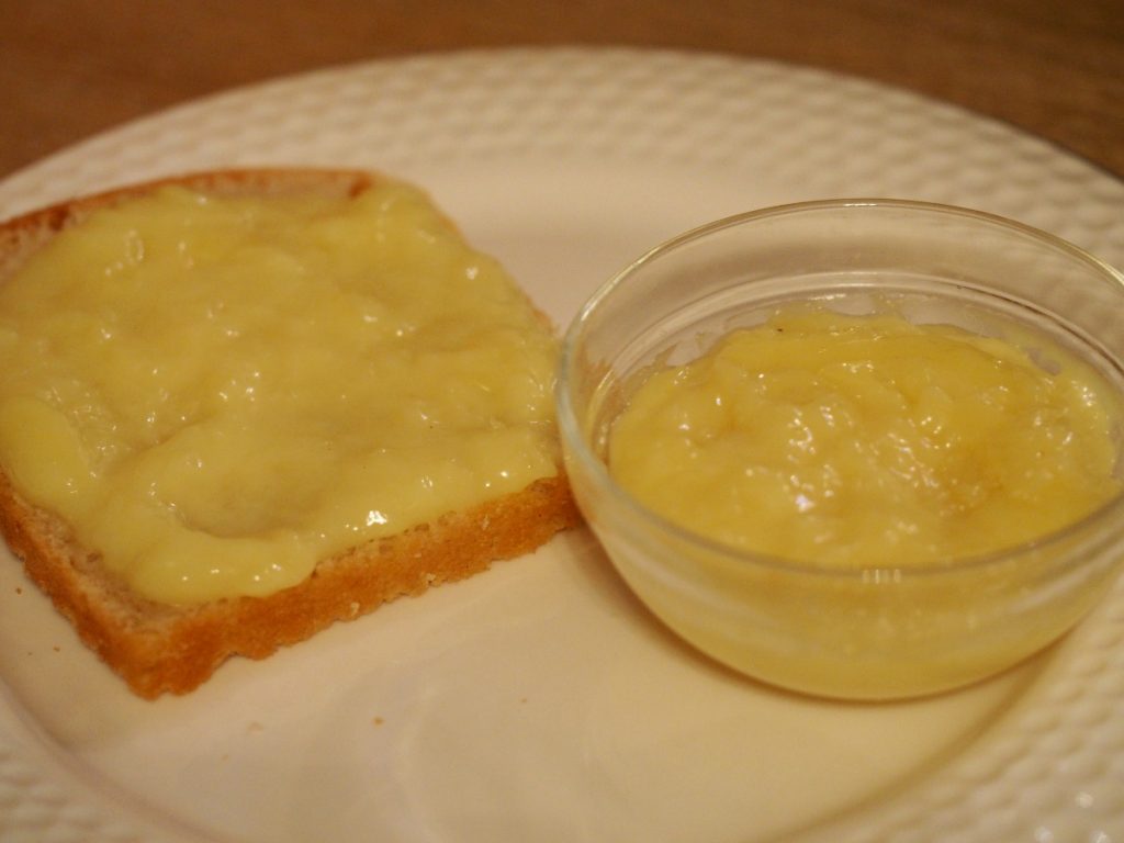 Aufstrich aus Pomelo in der Art eines Lemon Curd