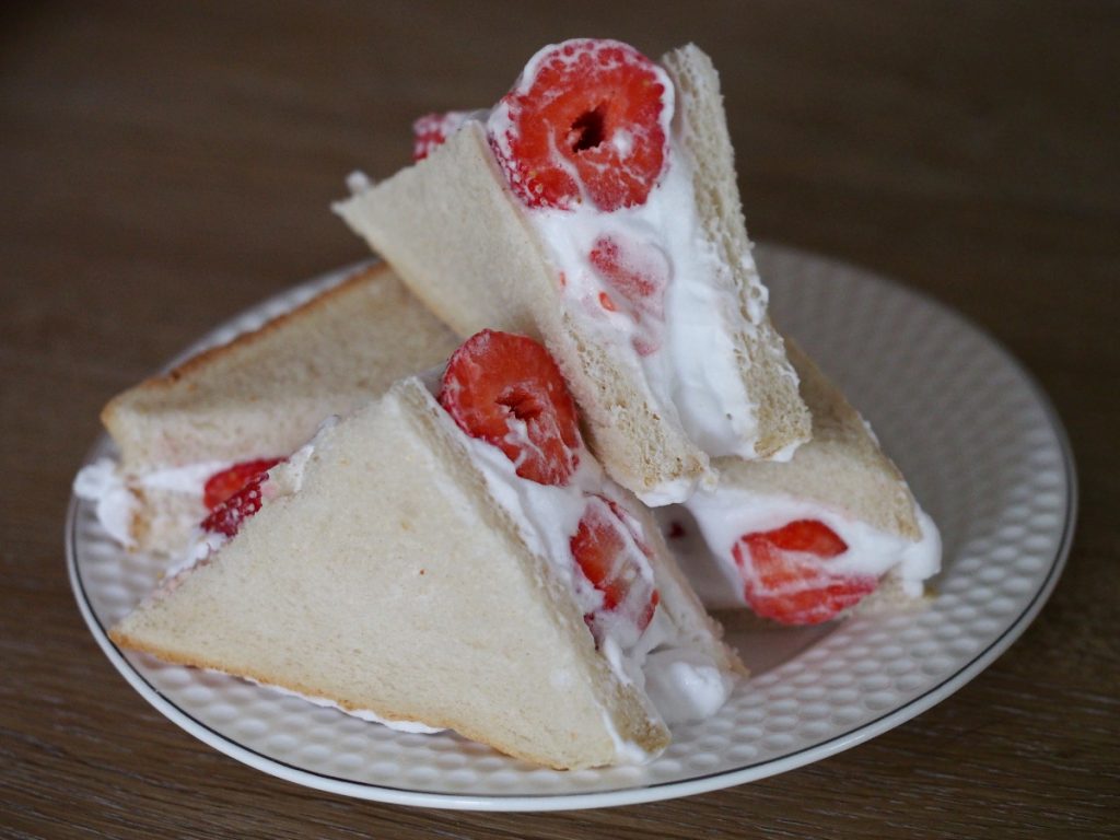 Fruit Sando, Sandwich mit Erdbeeren und Creme