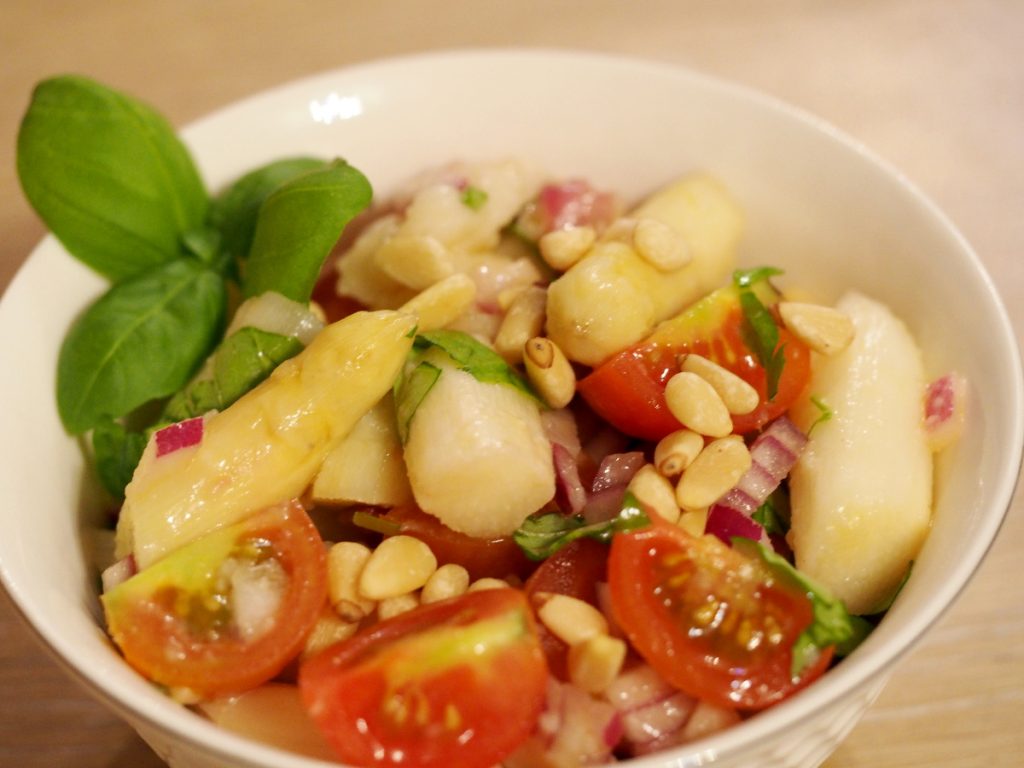 Spargelsalat mit Tomaten