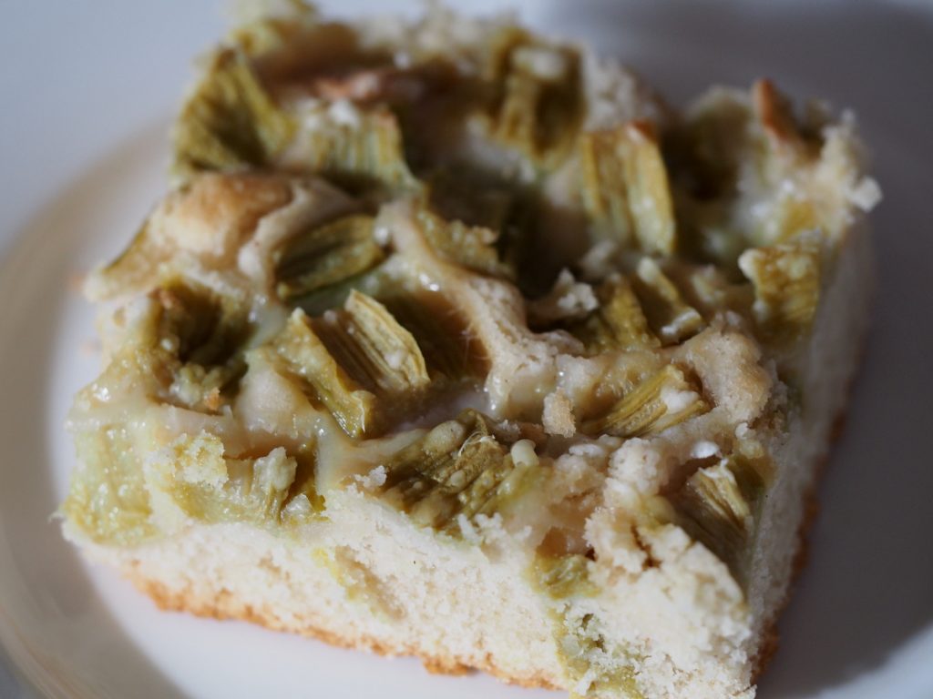 veganer Rhabarberkuchen