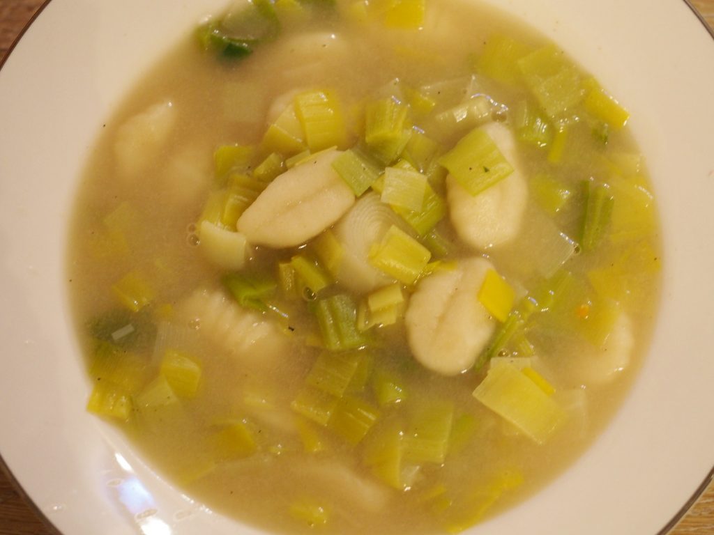 Lauchsuppe mit Gnocchi