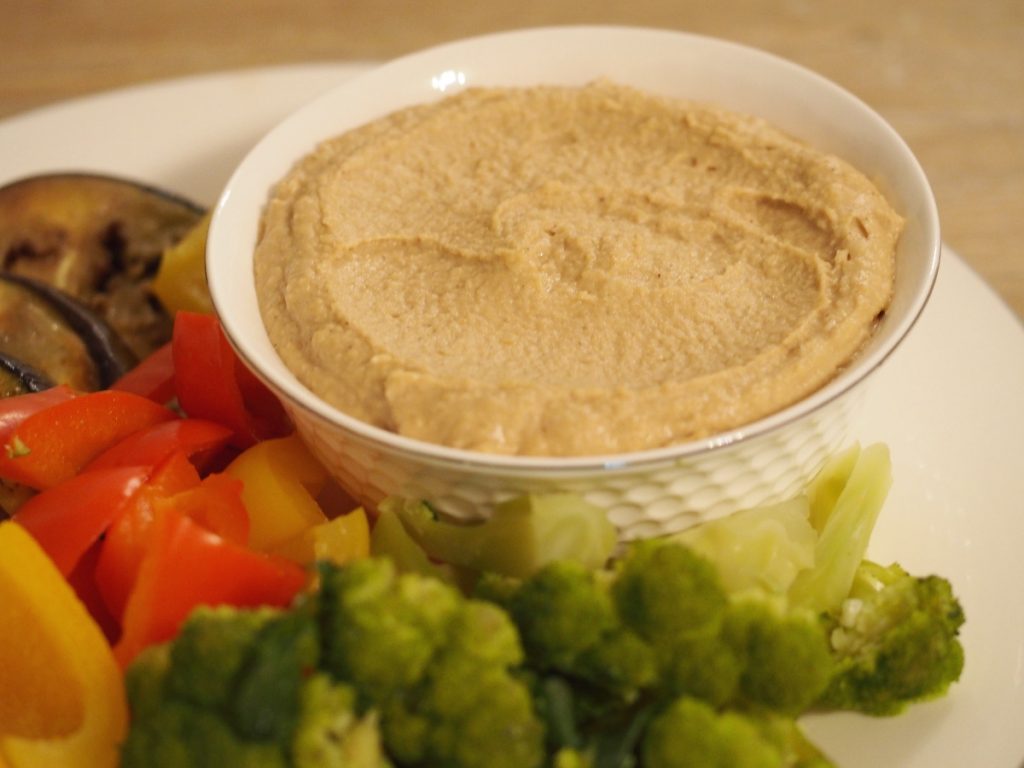 Hummus aus Erdnussmus und Kichererbsen