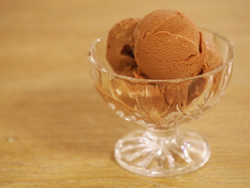 Ein cremiges Nougat Eis