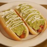 Completo HotDog mit Avocadocreme