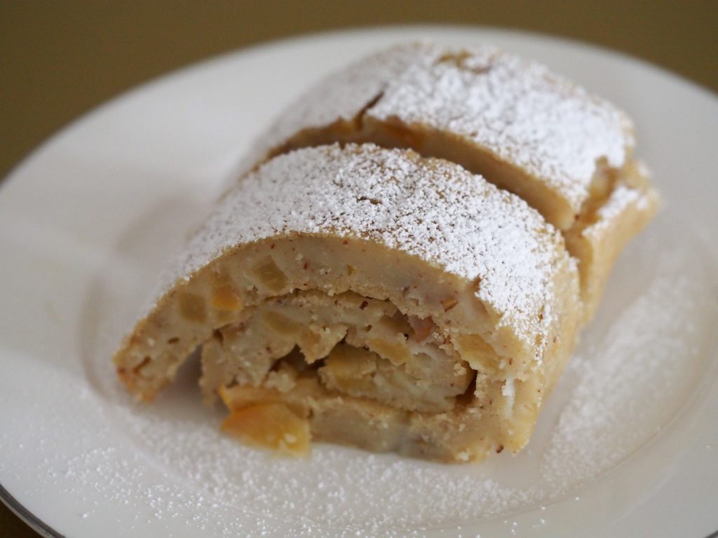 Ofenpfannkuchen mit Apfel