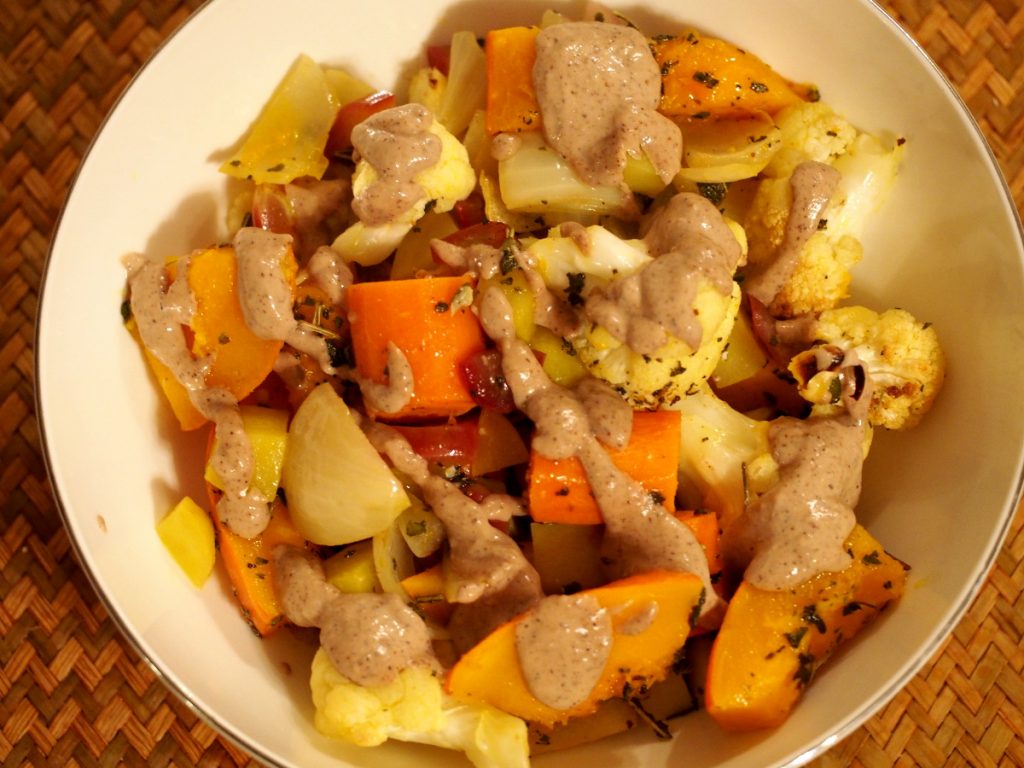 Winterliches Ofengemüse mit einer Nusssauce