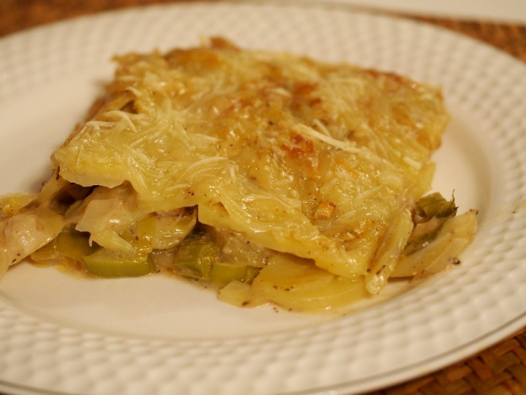 Eine Portion des Kartoffel-Lauf Auflaufs