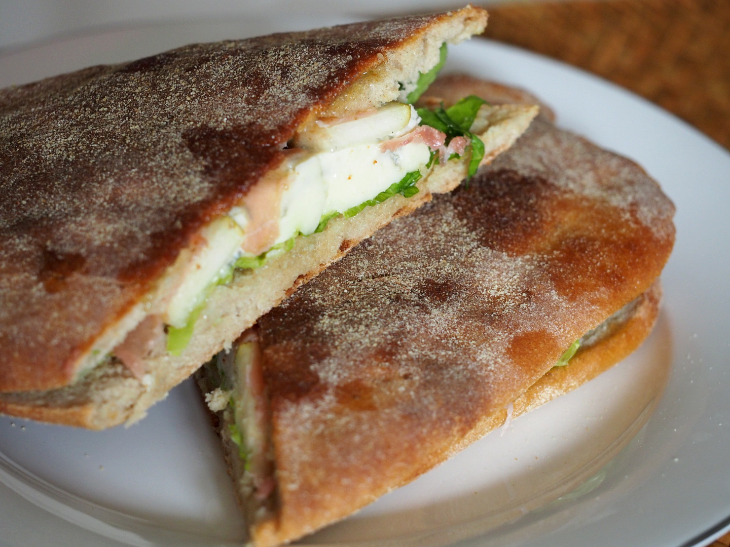 Ein italienisches Sandwich gefüllt mit Gorgonzola