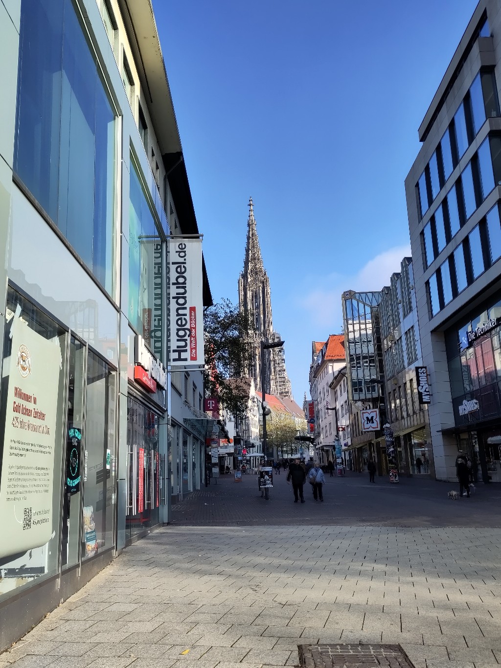 Ausblick auf das Münster durch die Hirschstraße (Fußgängerzone)