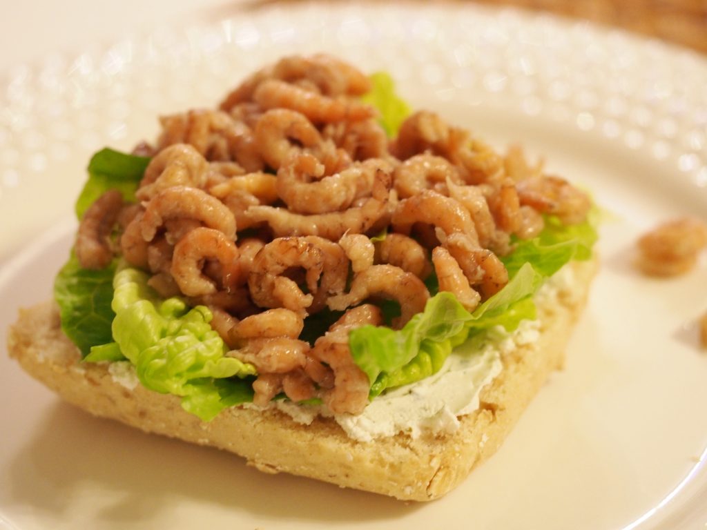 Ein Krabbenbrötchen