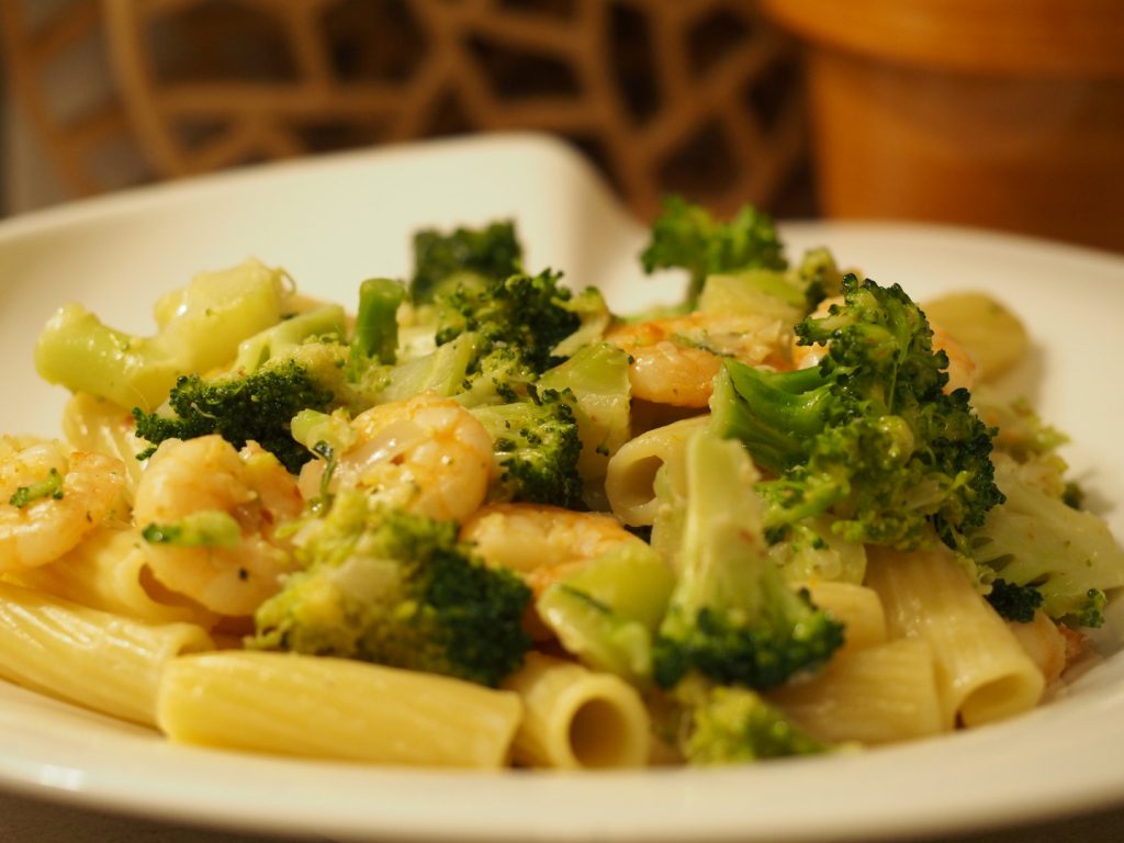 Pasta mit Garnelen und Brokkoli