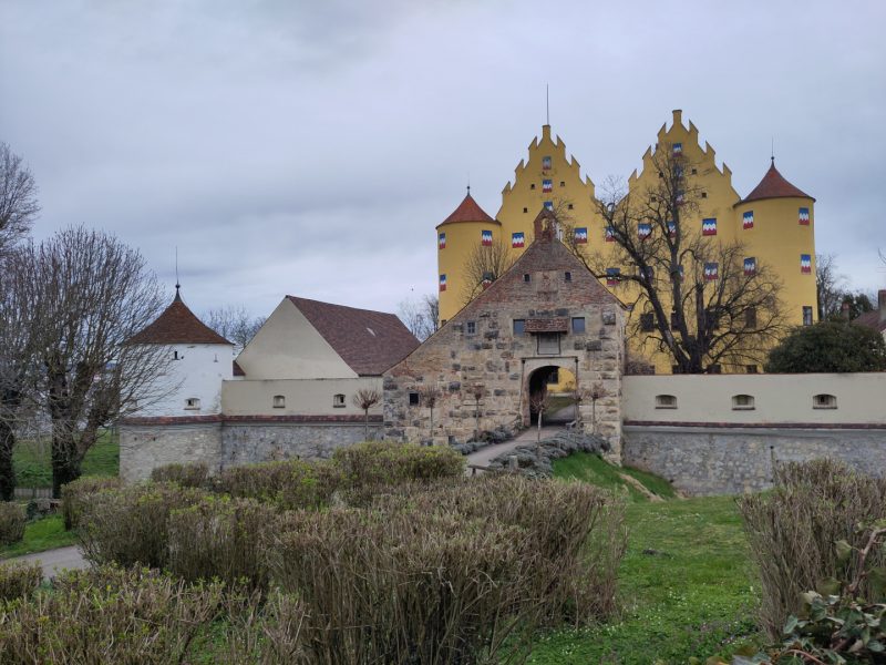 Das Schloss Erbach mit Torhaus und kleiner Zugbrücke