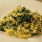 Eine Portion der Pasta mit einer Spinat-Ricotta Sauce