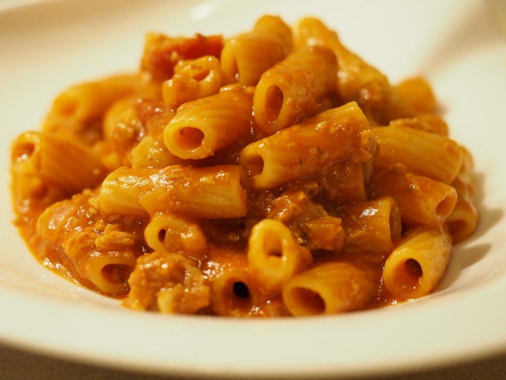 Eine Portion der Thunfisch Pasta