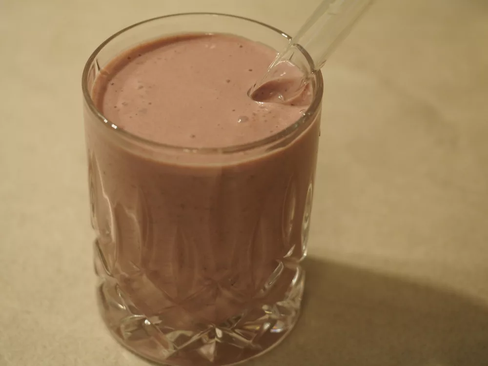 Bananen-Kirsch Milchshake (2 Portionen)