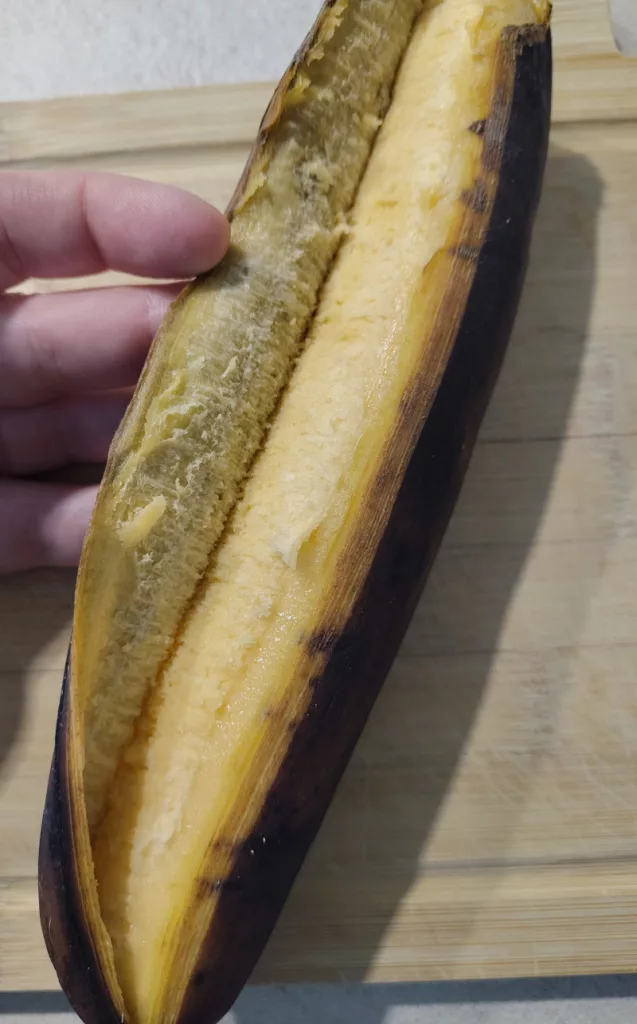 Eine vollreife Banane lässt sich sehr einfach schälen.