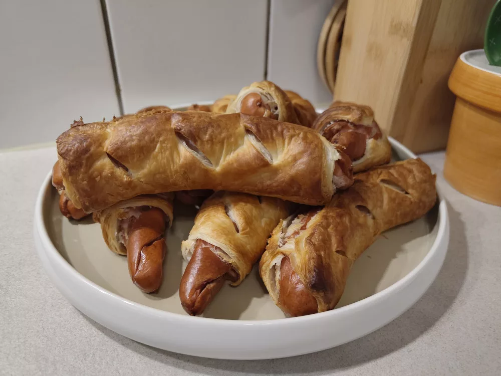 Würstchen im Schlafrock – „Würstel in Butterteighülle“ (6-8 Portionen)